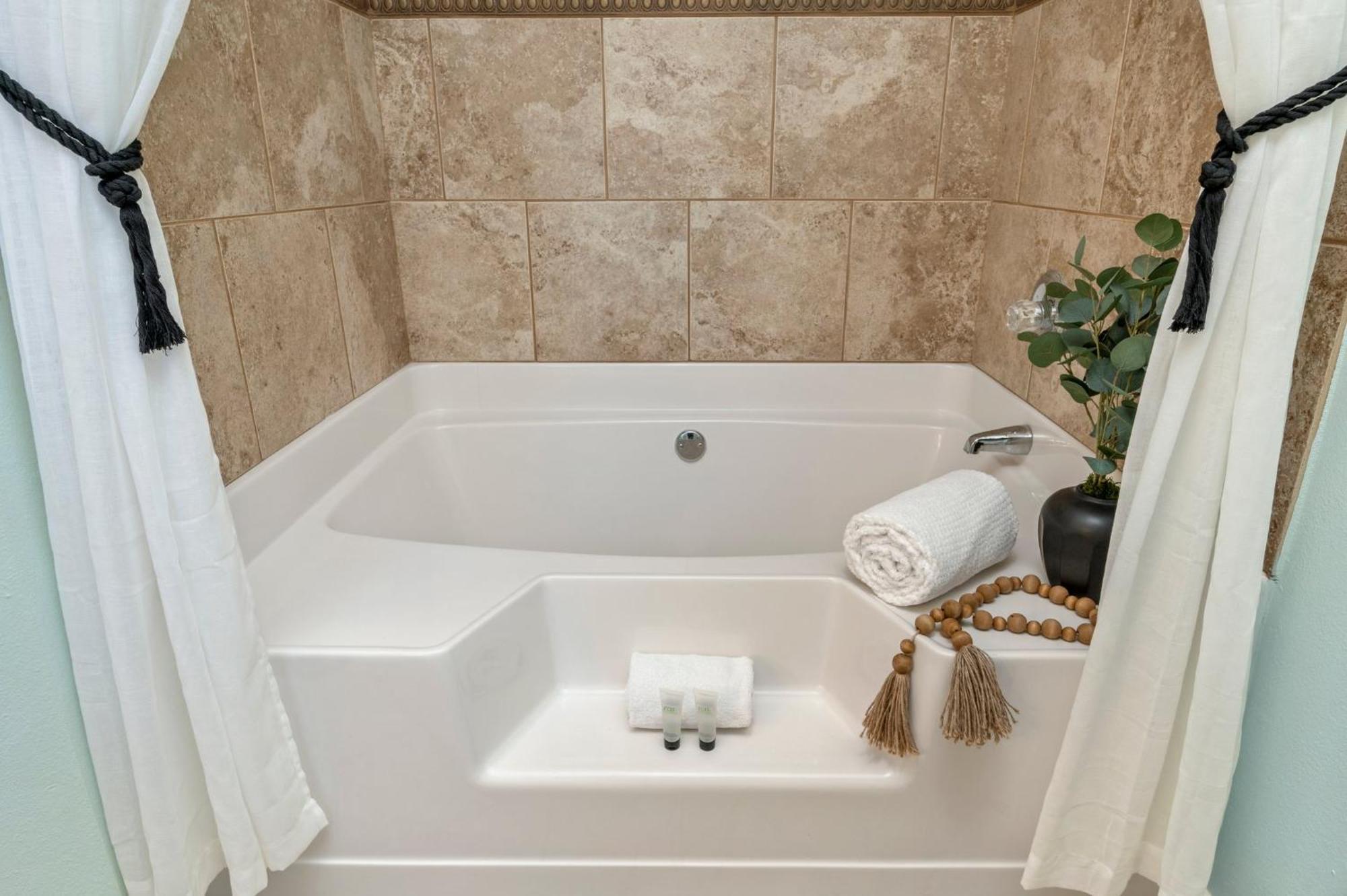 Beautiful Pet Friendly Home! New Tropical Pool, Opt Golf Cart And Pool Heat, Minutes To Beach Destin Extérieur photo